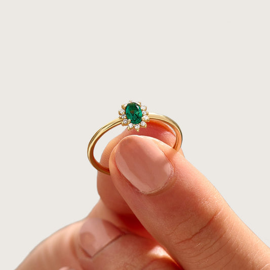 Minimalist Emerald Promise Ring – 14k Solid Gold | Dainty Flower Halo Solitaire | May Birthstone Jewelry for Her