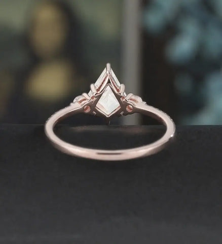 Kite Cut Moissanite Engagement Ring Solid Gold Round Cut Diamond Wedding Ring Unique 14K/18K gold Promise Anniversary Bridal Ring