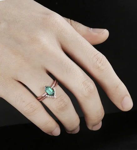 Long Hexagon Emerald Engagement Ring Set Solid Gold Bridal Set Moissanite Dimond Bridal Set Anniversary Unique Wedding Ring Vintage Promise Ring For Her