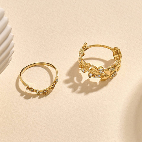 14k Daisy Curved Ring - Solid Gold Floral Wedding Band, Dainty Delicate Gold Ring for Her